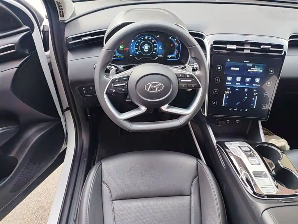 Hyundai Tucson 2023 — фото 11