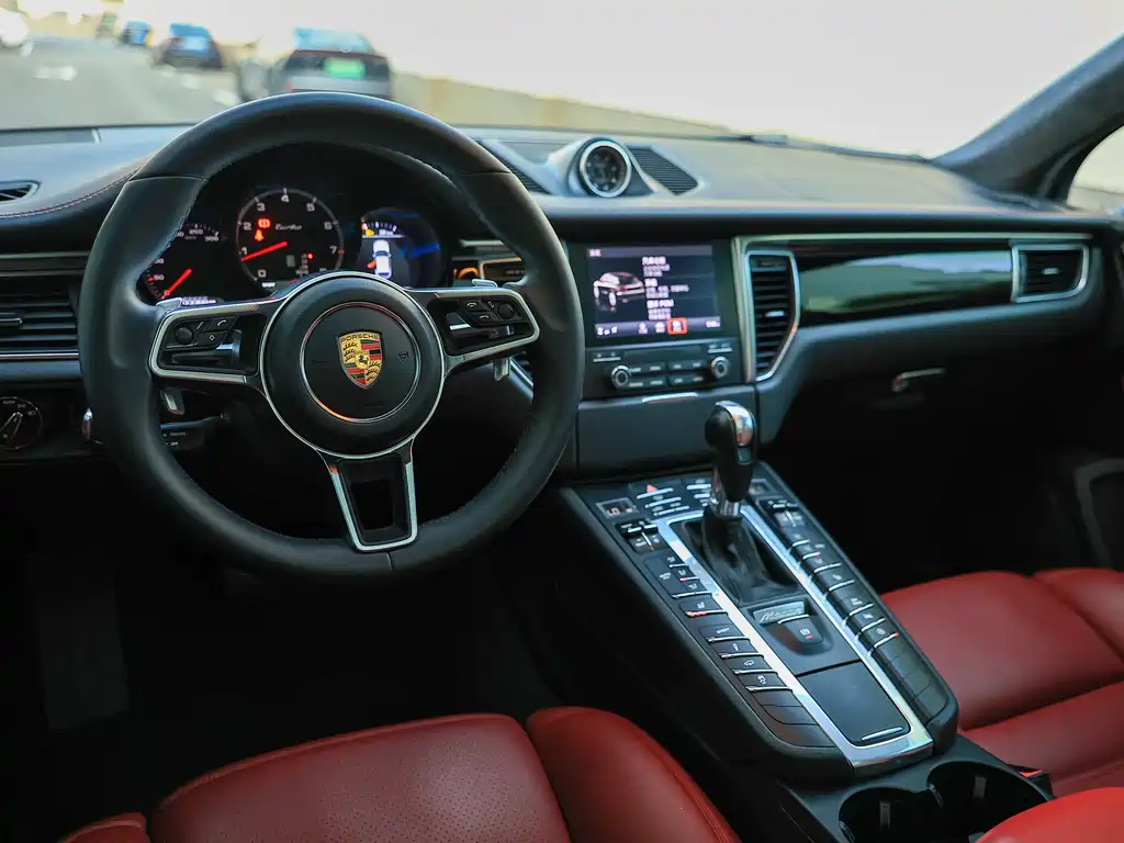 Porsche Macan 2017 — фото 10