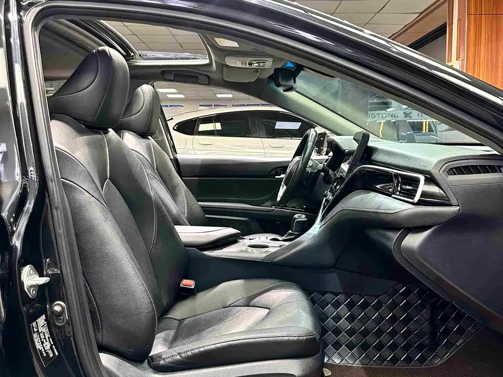 Toyota Camry 2022 — фото 19
