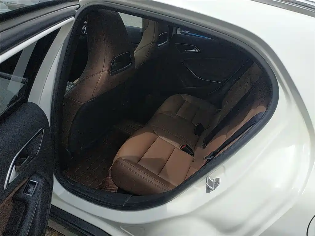 Mercedes-Benz GLA 2015 — фото 17