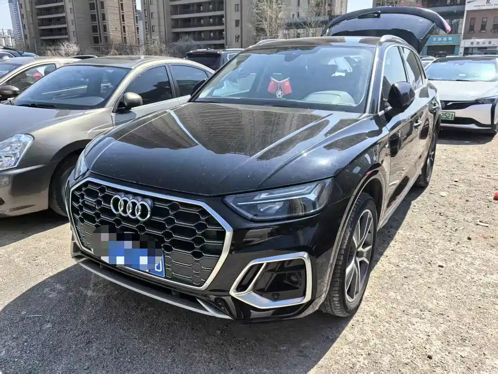 Audi Q5L 2022 — фото 1