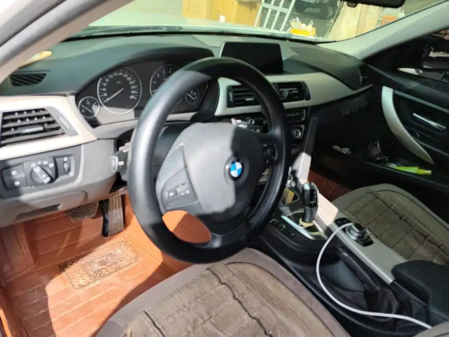 BMW 3 Series 2016 — фото 12