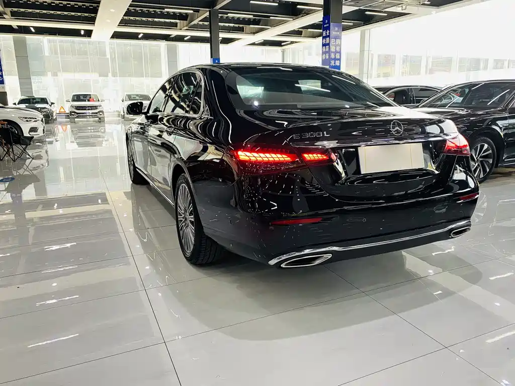 Mercedes-Benz E-Class 2022 — фото 9