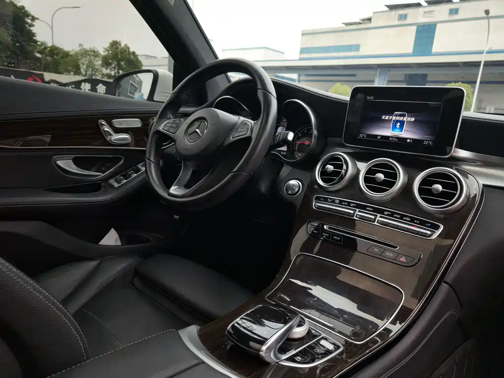 Mercedes-Benz GLC 2018 — фото 11