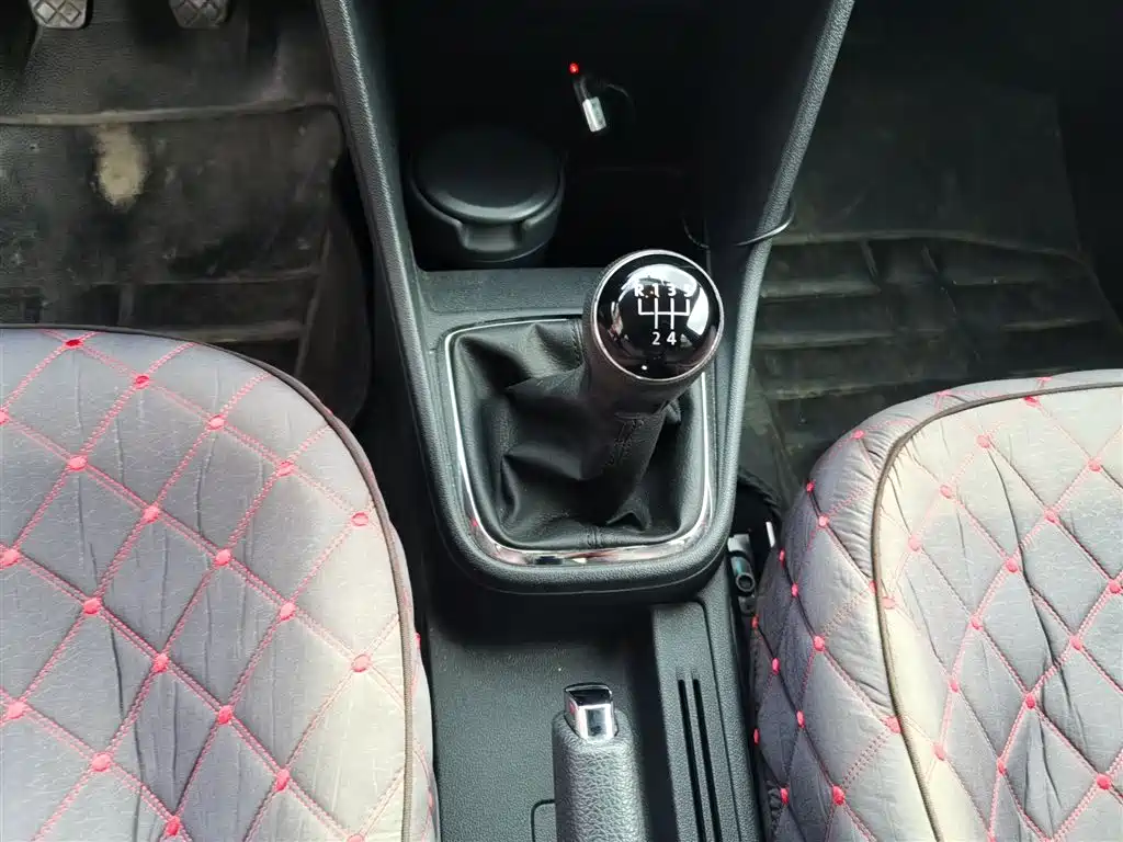 Volkswagen Jetta 2015 — фото 10