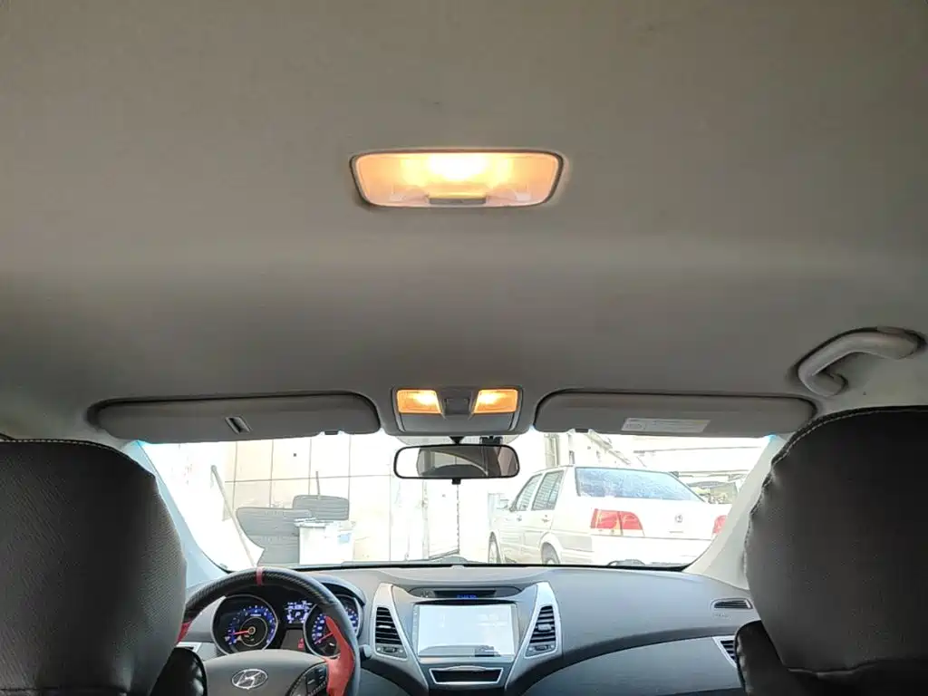 Hyundai Elantra Langdong 2017 — фото 14