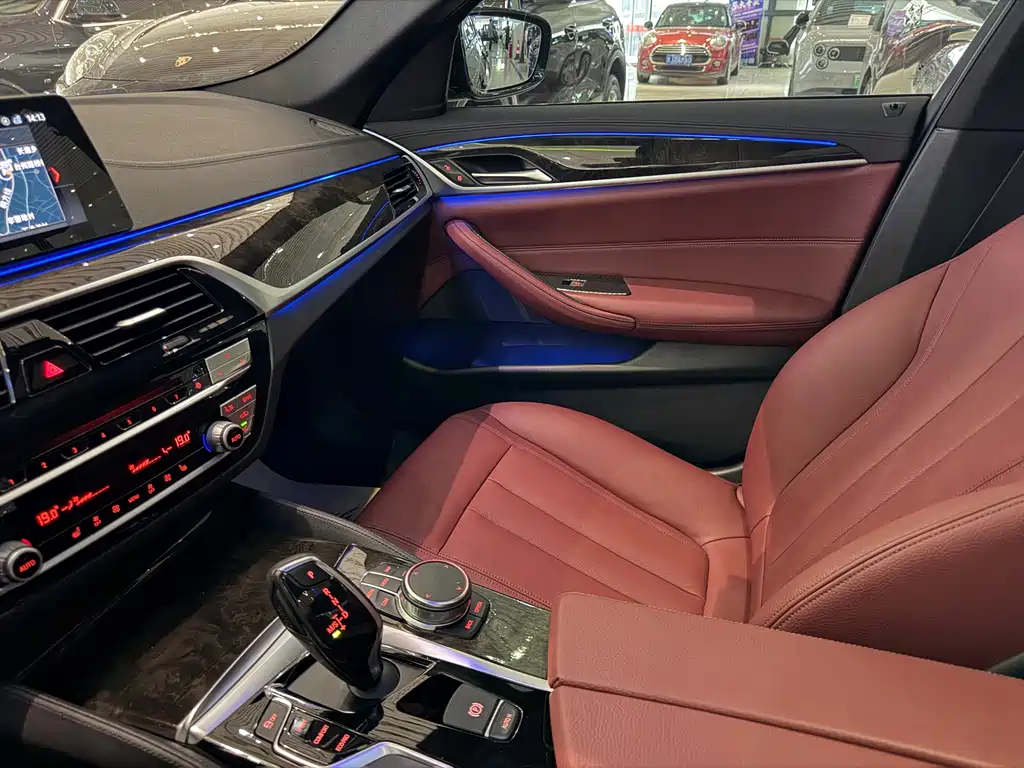 BMW 5 Series 2018 — фото 6
