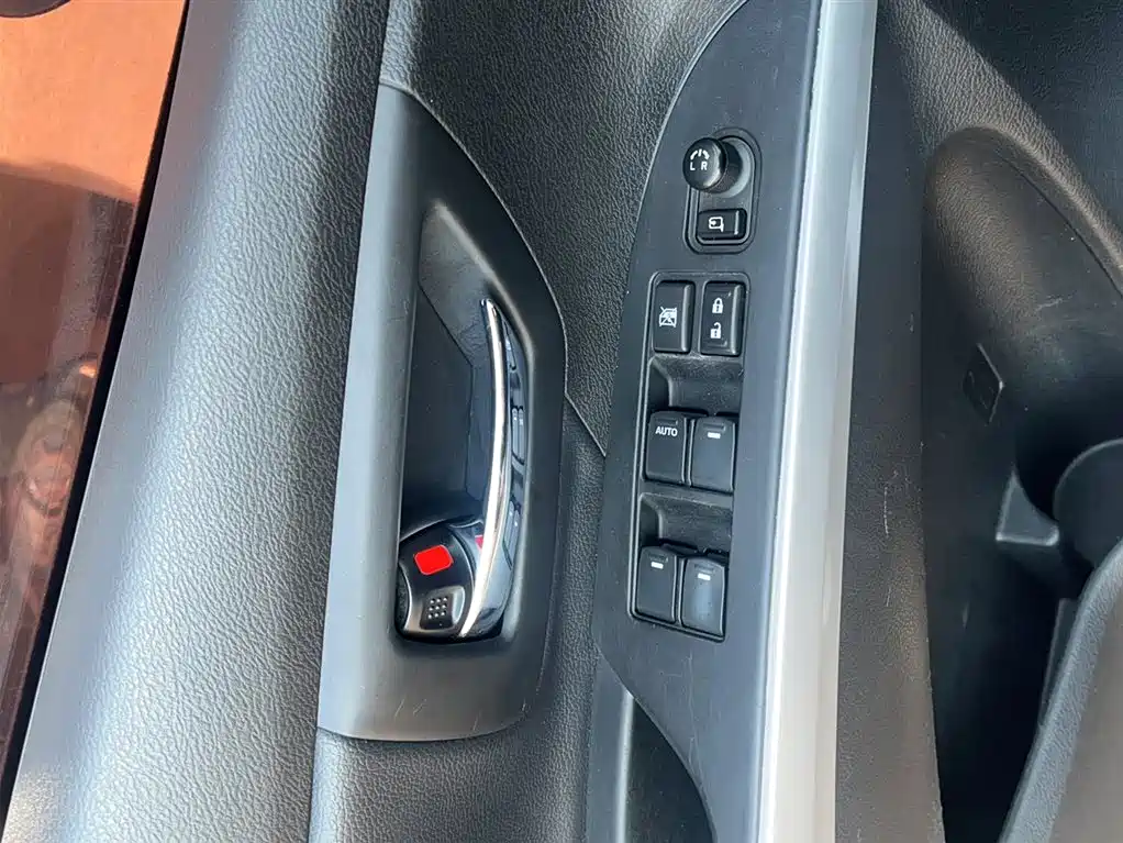 Suzuki S-Cross 2015 — фото 15