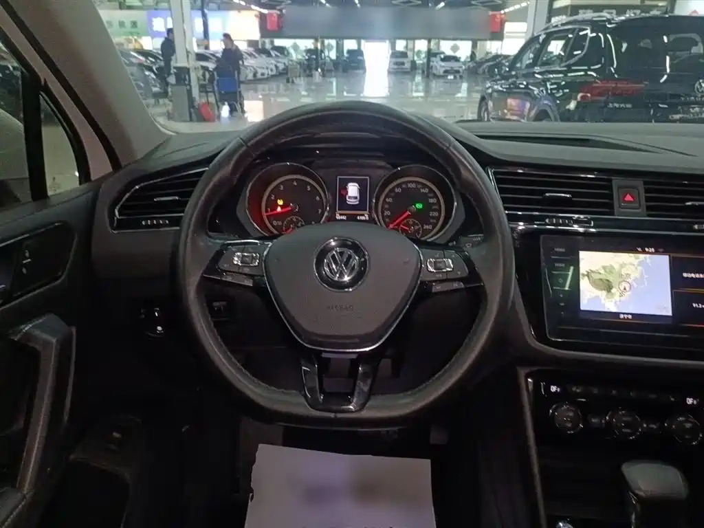 Volkswagen Tiguan L 2020 — фото 11