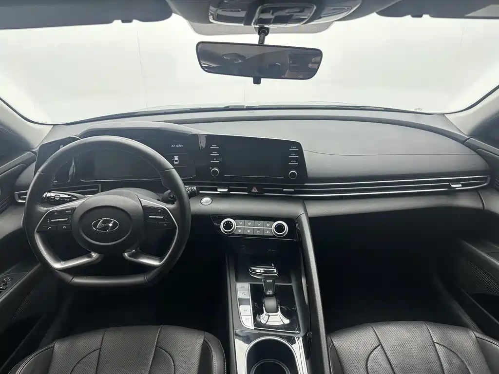 Hyundai Elantra 2022