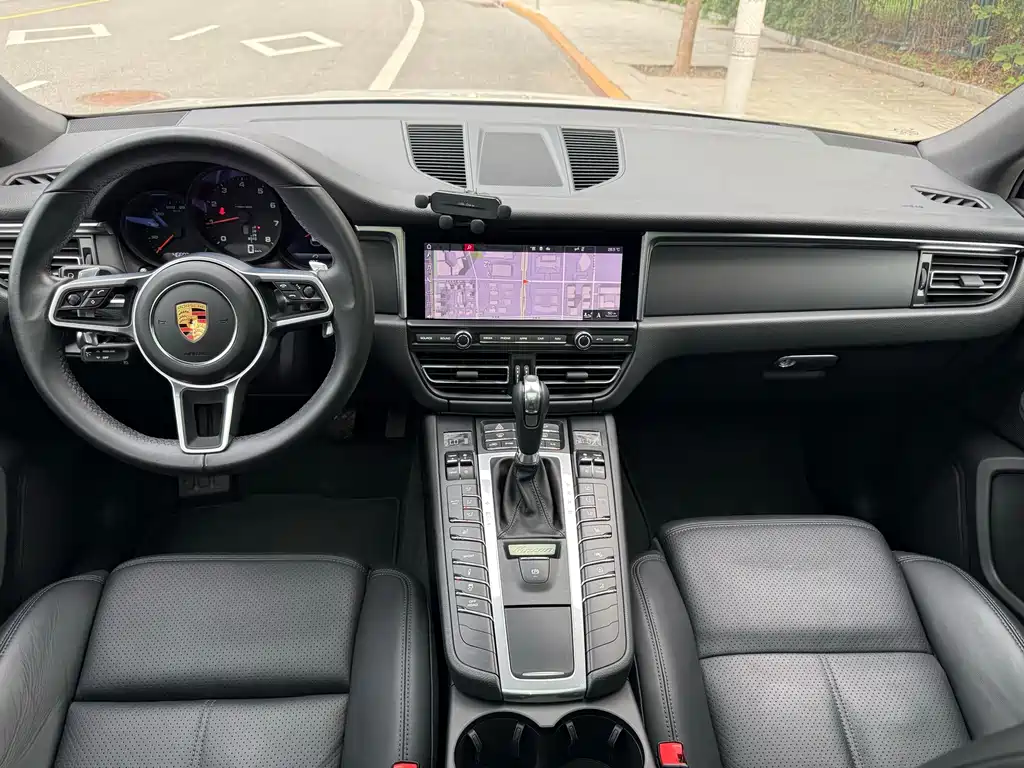 Porsche Macan 2021 — фото 12