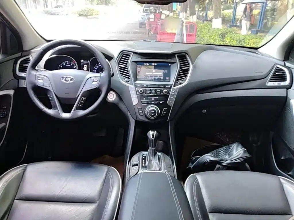 Hyundai Santa Fe 2017 — фото 10