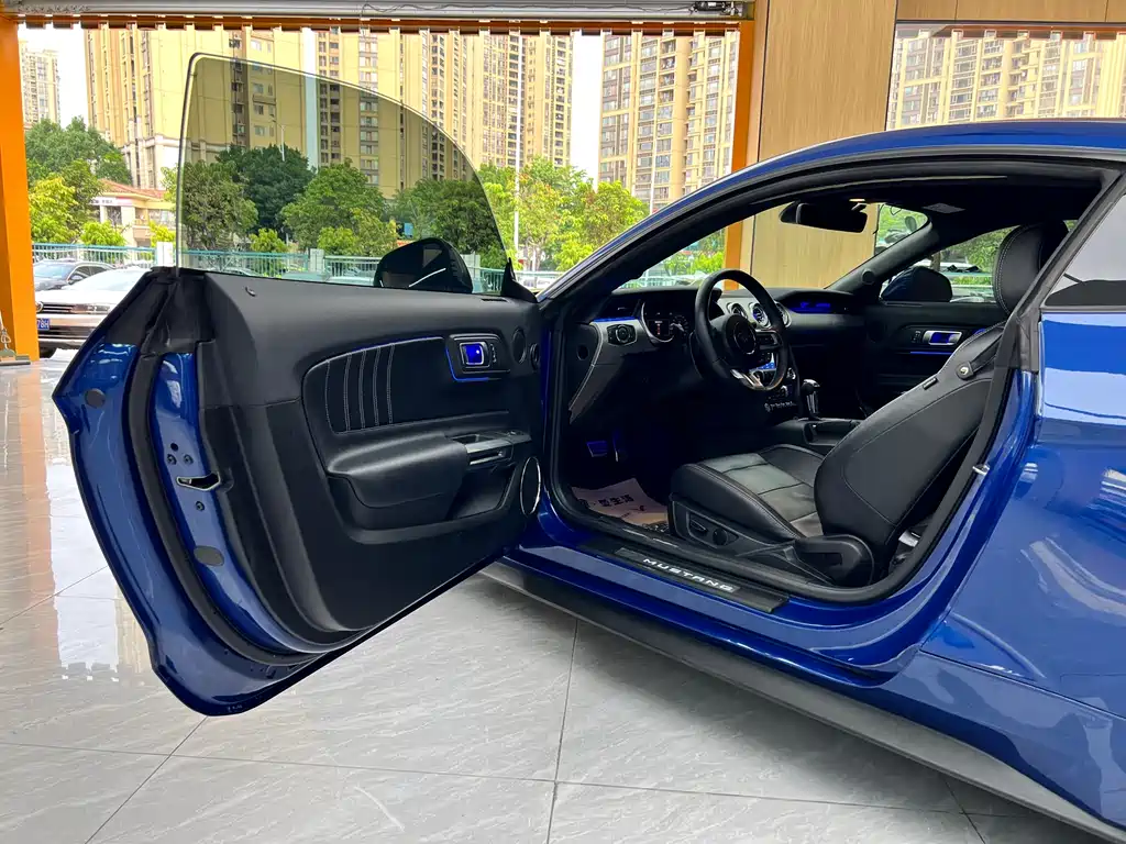 Ford Mustang 2022 — фото 10