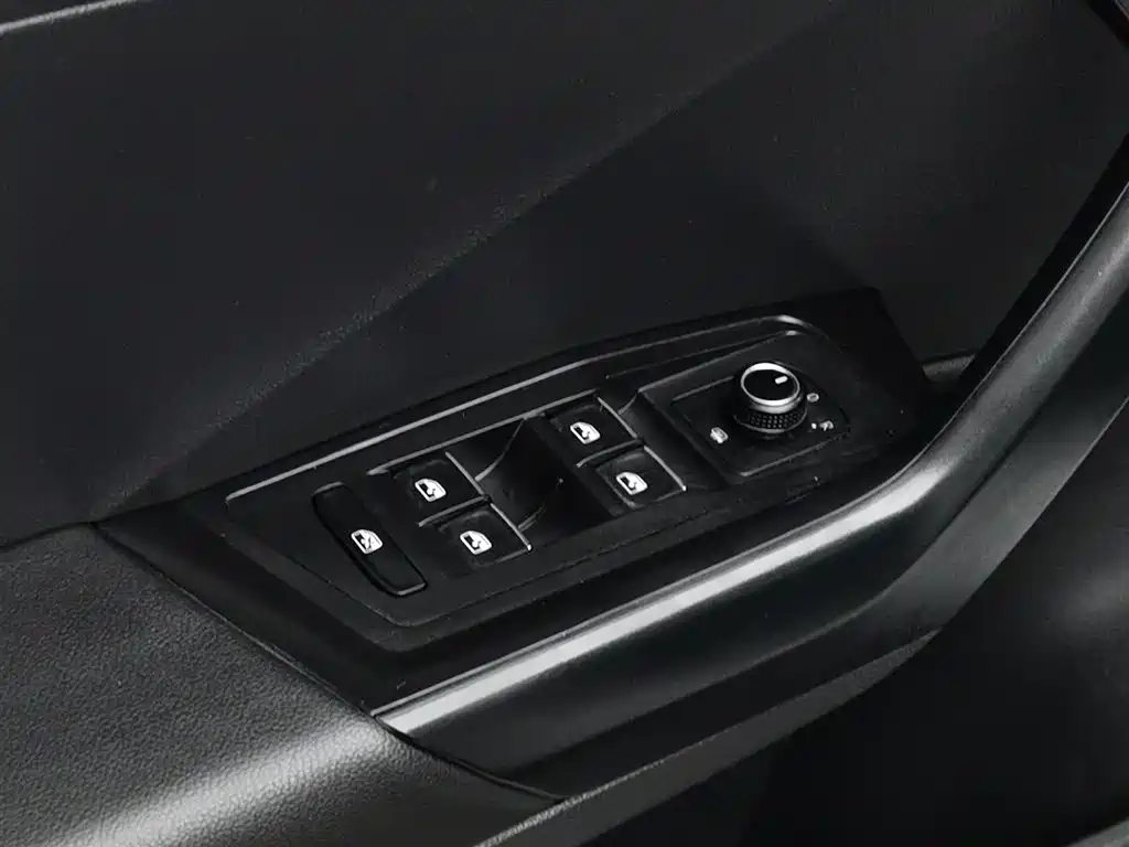 Volkswagen T-Roc 2019 — фото 9