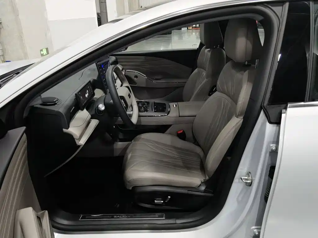 Geely Galaxy Starshine 8 2025 — фото 10