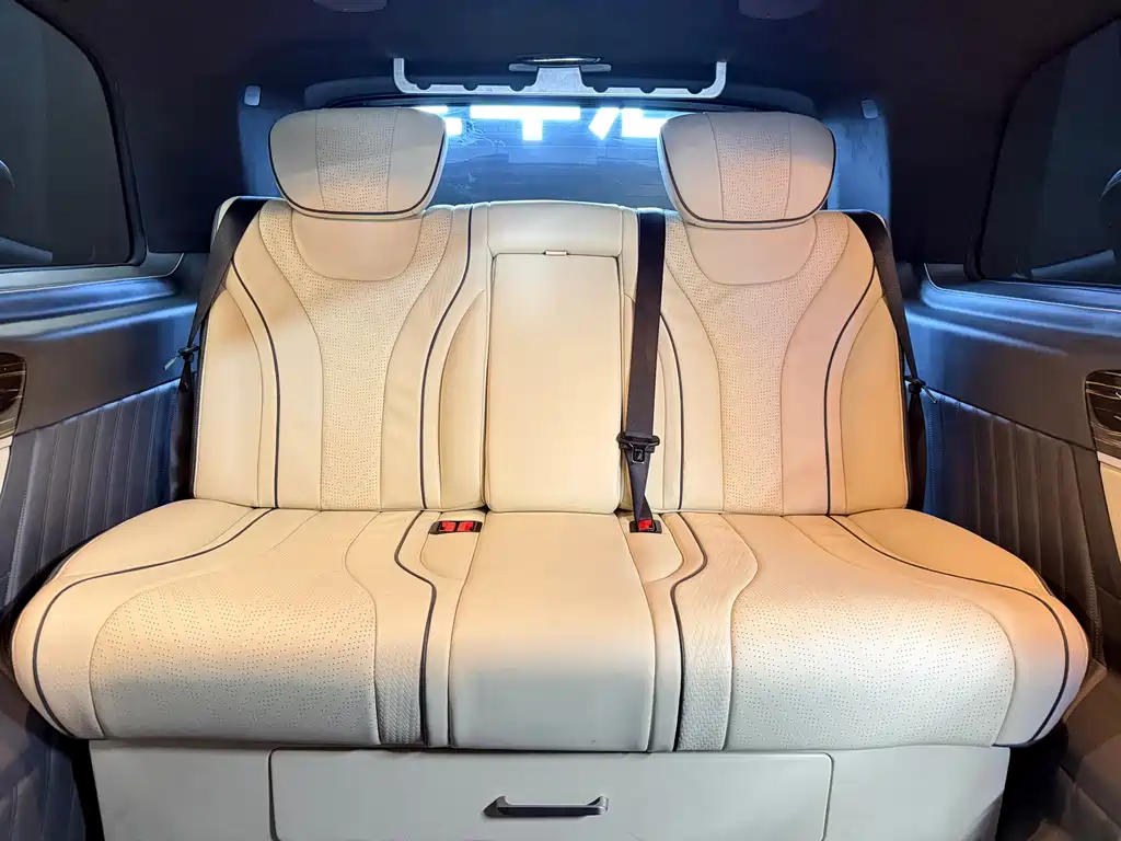 Mercedes-Benz V-Class 2020 — фото 28