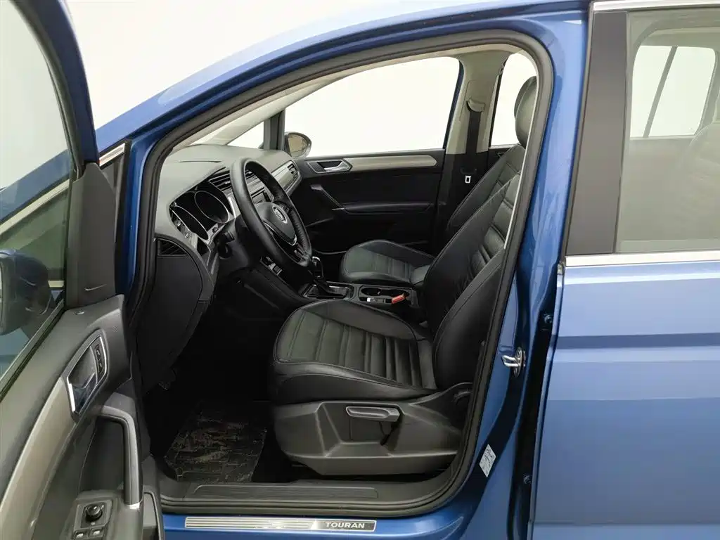 Volkswagen Touran 2016 — фото 10