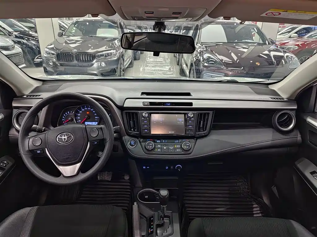 Toyota RAV4 2018 — фото 6