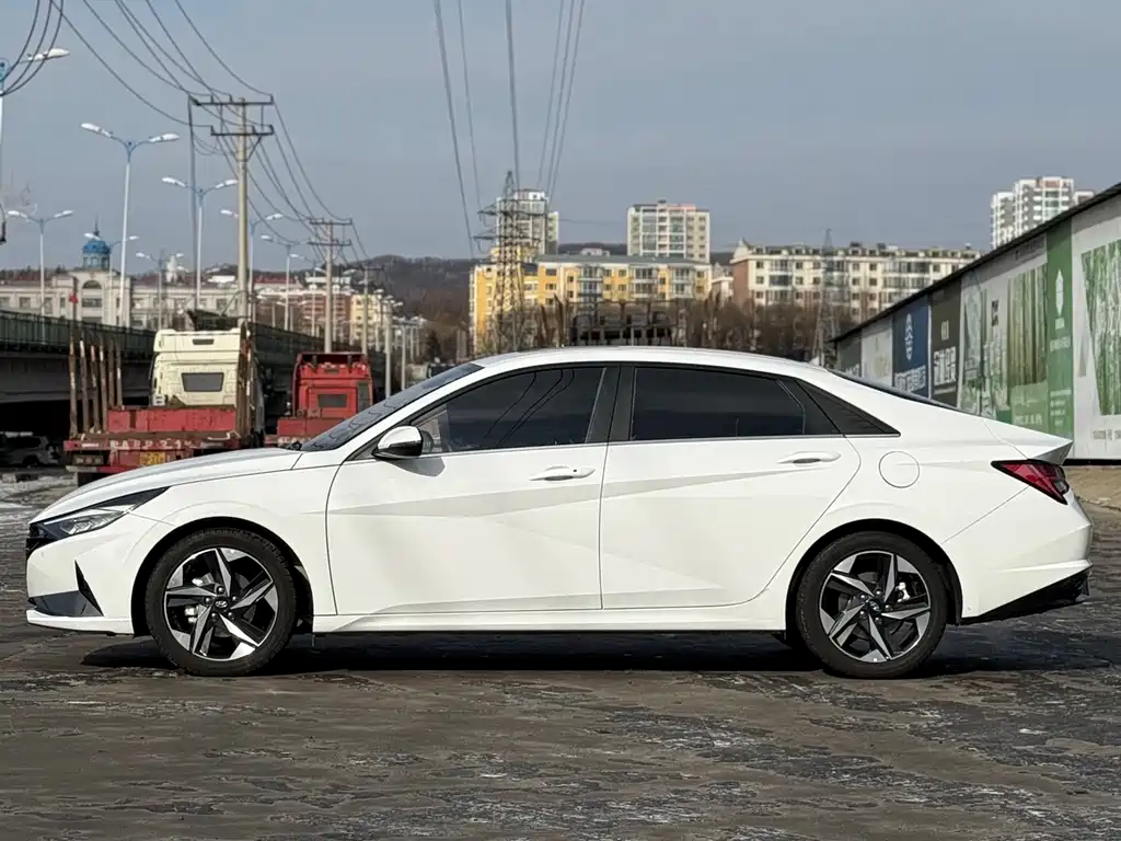 Hyundai Elantra 2022 — фото 2