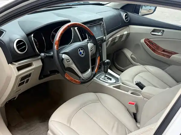Venucia T70 2016