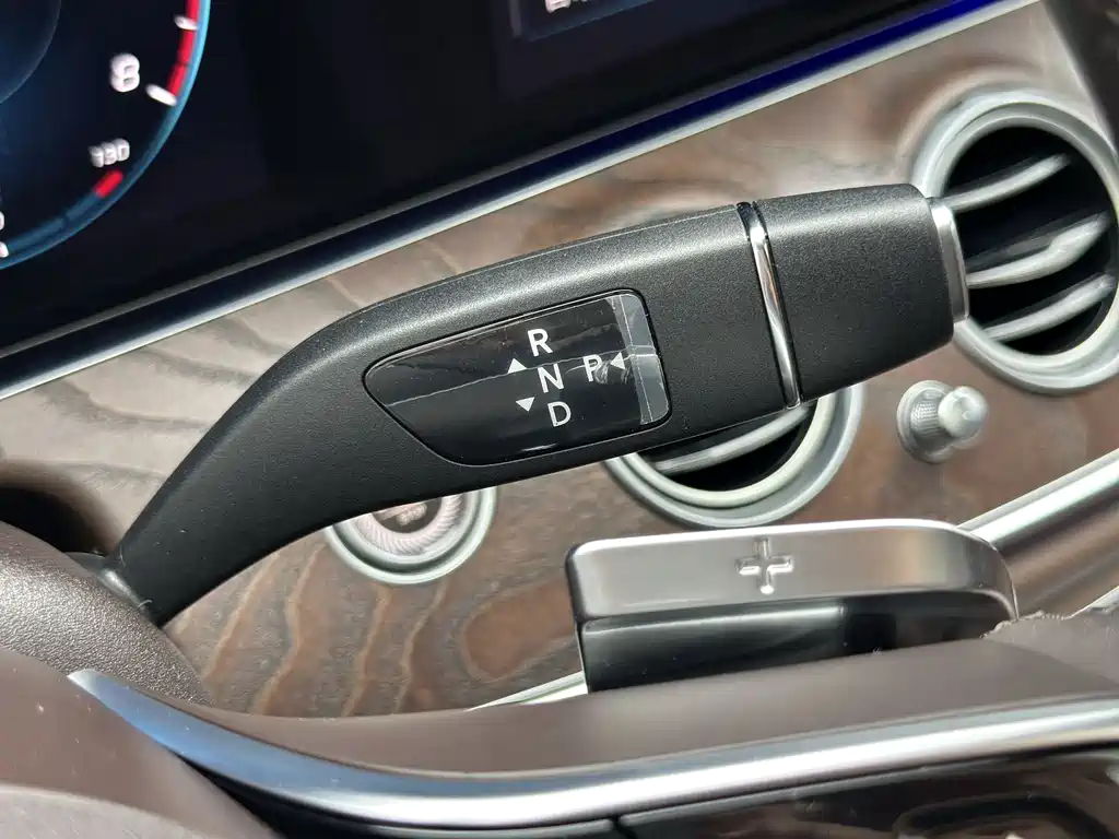 Mercedes-Benz E-Class 2022 — фото 12