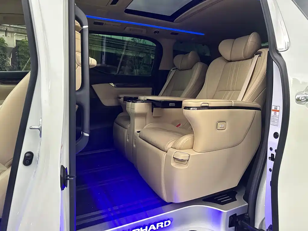 Toyota Alphard 2020 — фото 15