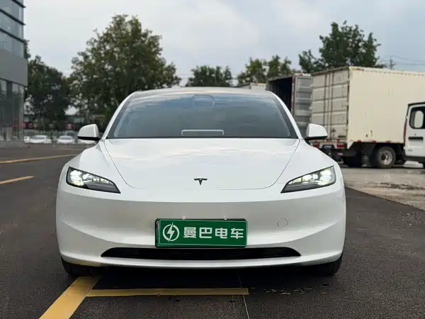 Tesla Model 3 2024