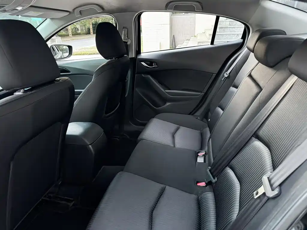 Mazda 3 Axela 2016 — фото 9