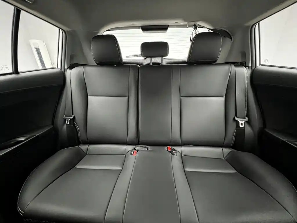Toyota Yaris L 2022 — фото 13
