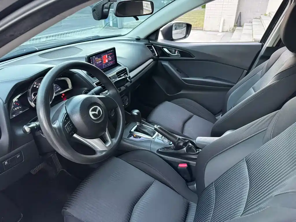 Mazda 3 Axela 2016 — фото 8