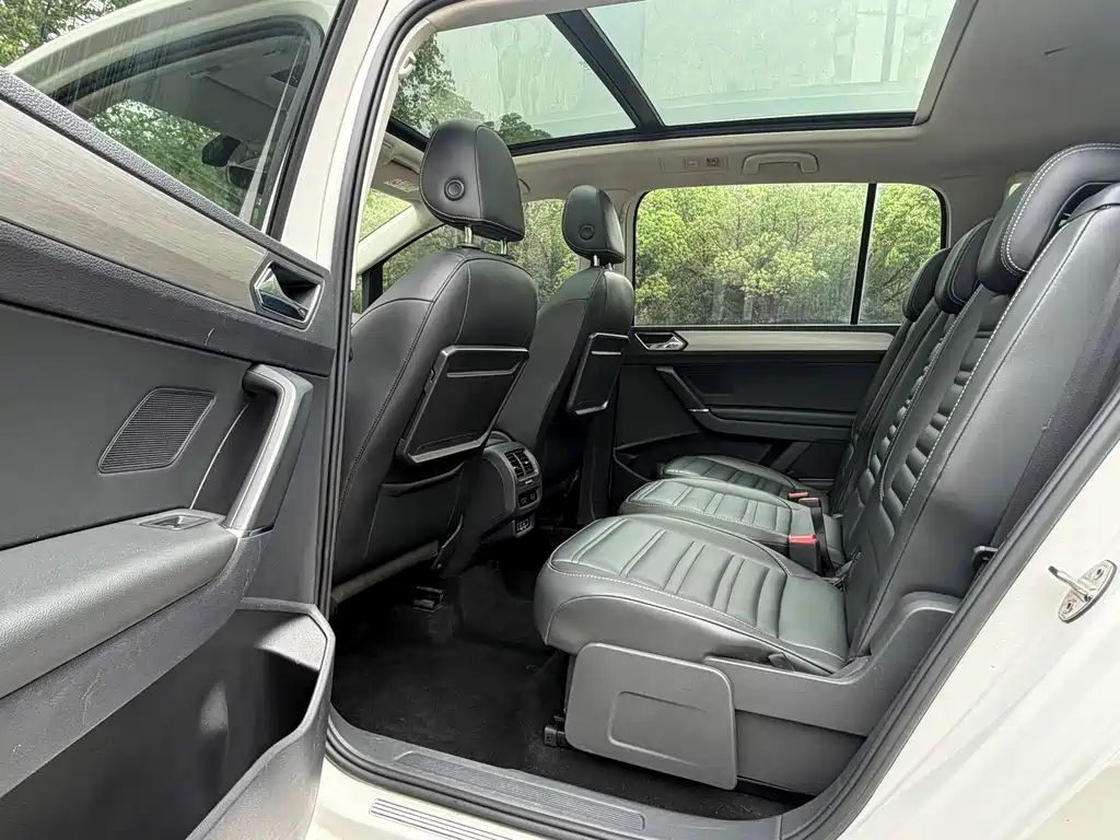 Volkswagen Touran 2019 — фото 16