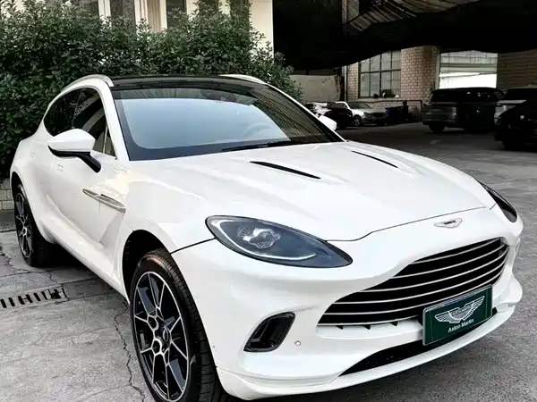Aston Martin DBX 2022