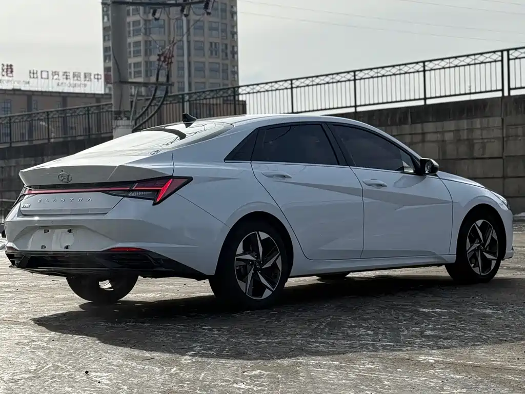 Hyundai Elantra 2022 — фото 24