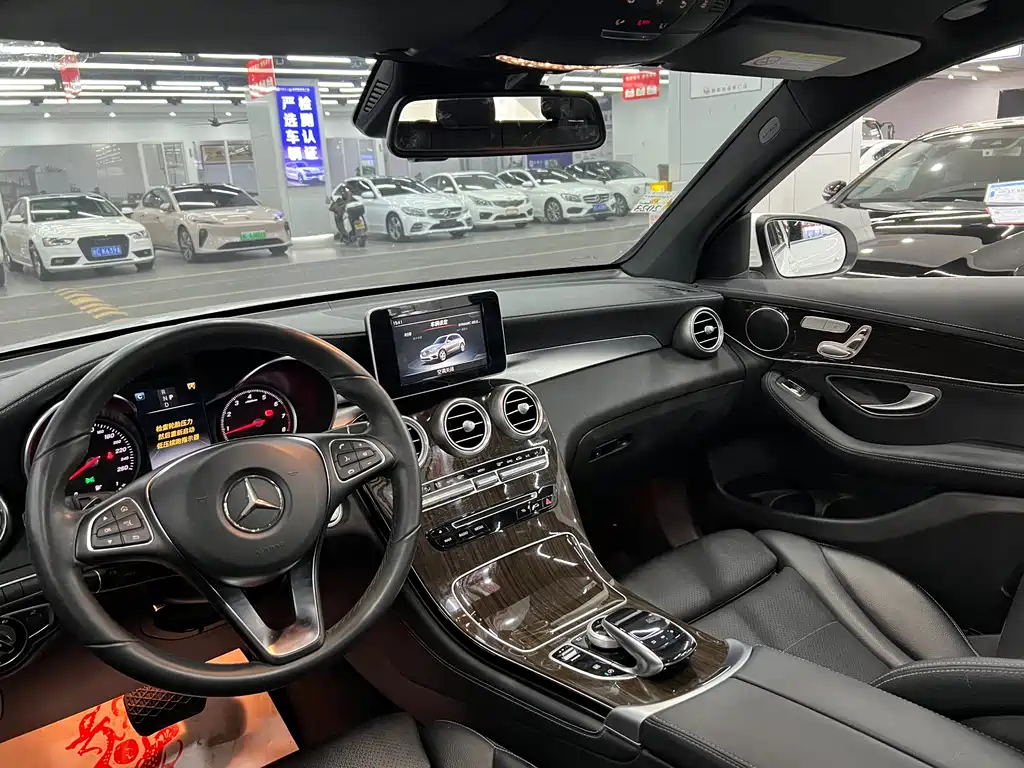 Mercedes-Benz GLC 2017 — фото 17