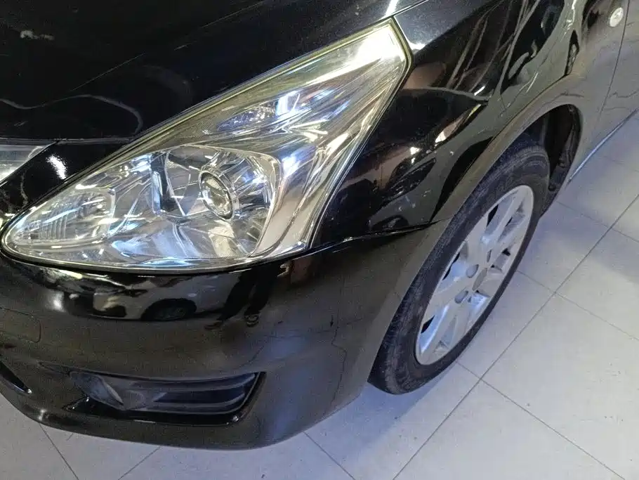 Nissan Tiida 2013