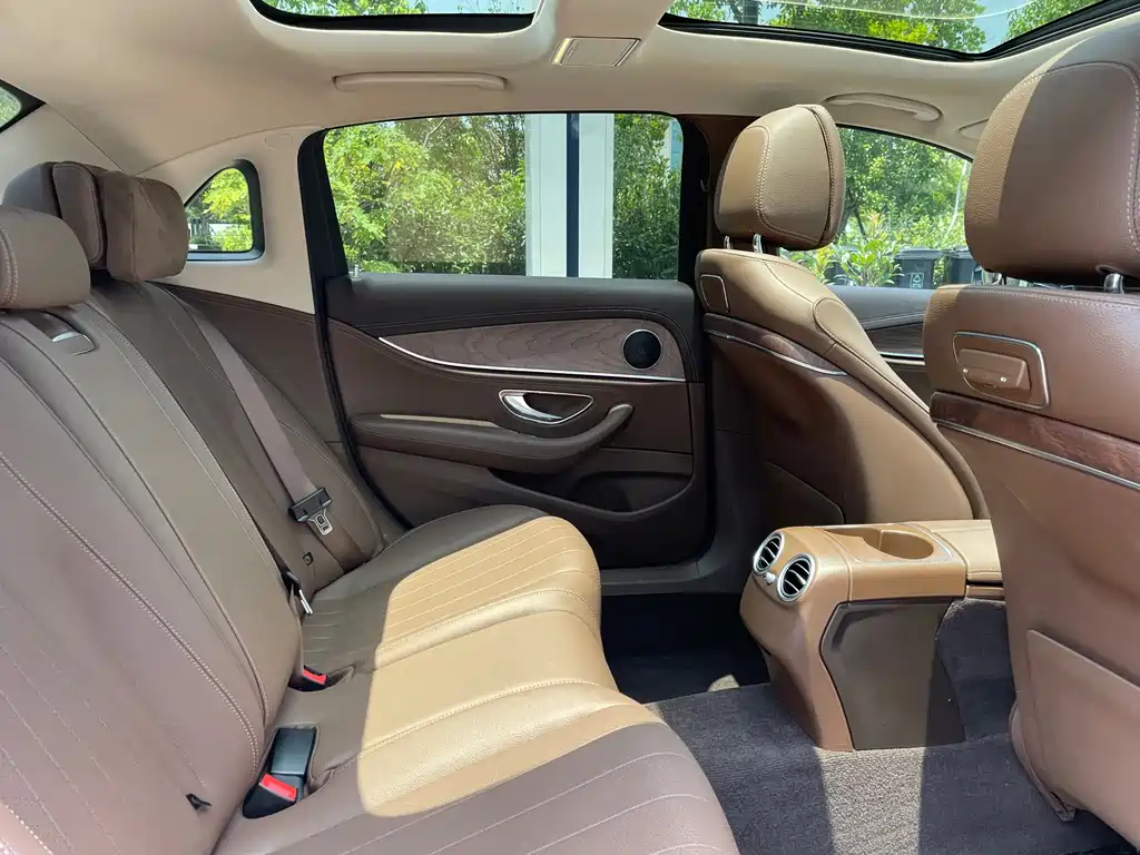 Mercedes-Benz E-Class 2020 — фото 19