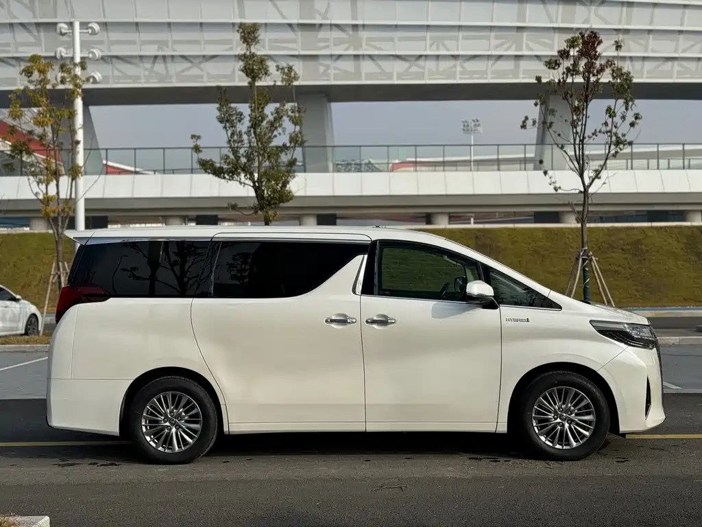 Toyota Alphard 2019 — фото 7
