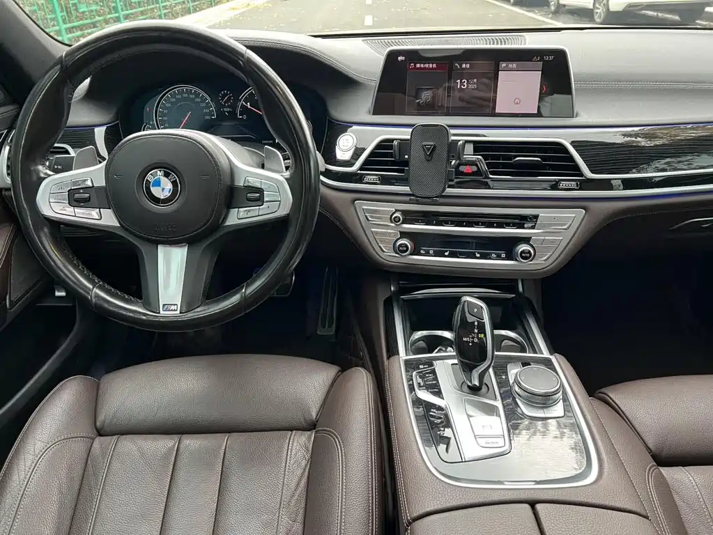 BMW 7 Series 2019 — фото 6