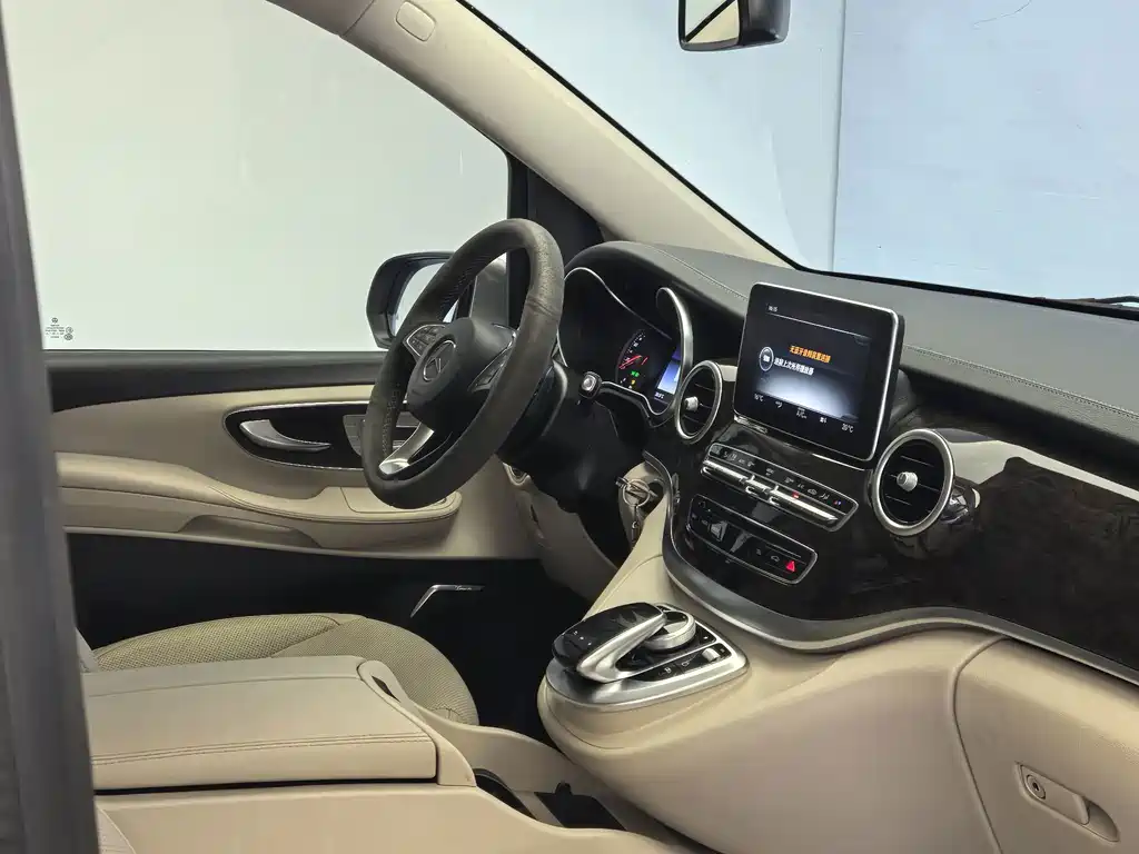 Mercedes-Benz V-Class 2020 — фото 13
