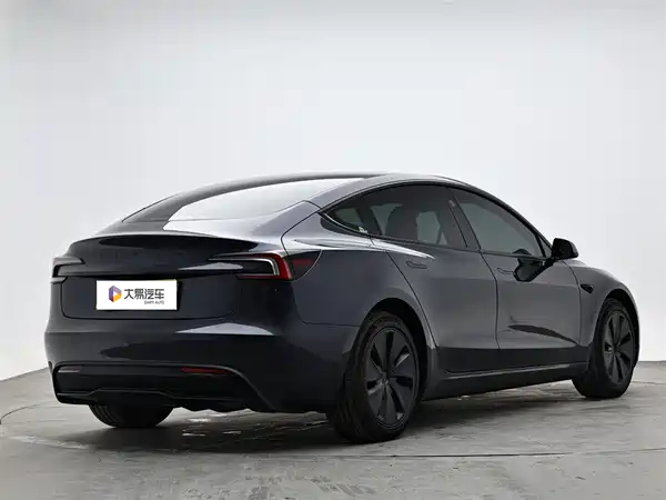 Tesla Model 3 2024