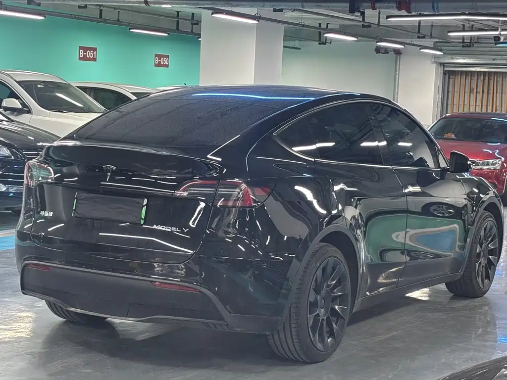 Tesla Model Y 2023 — фото 19