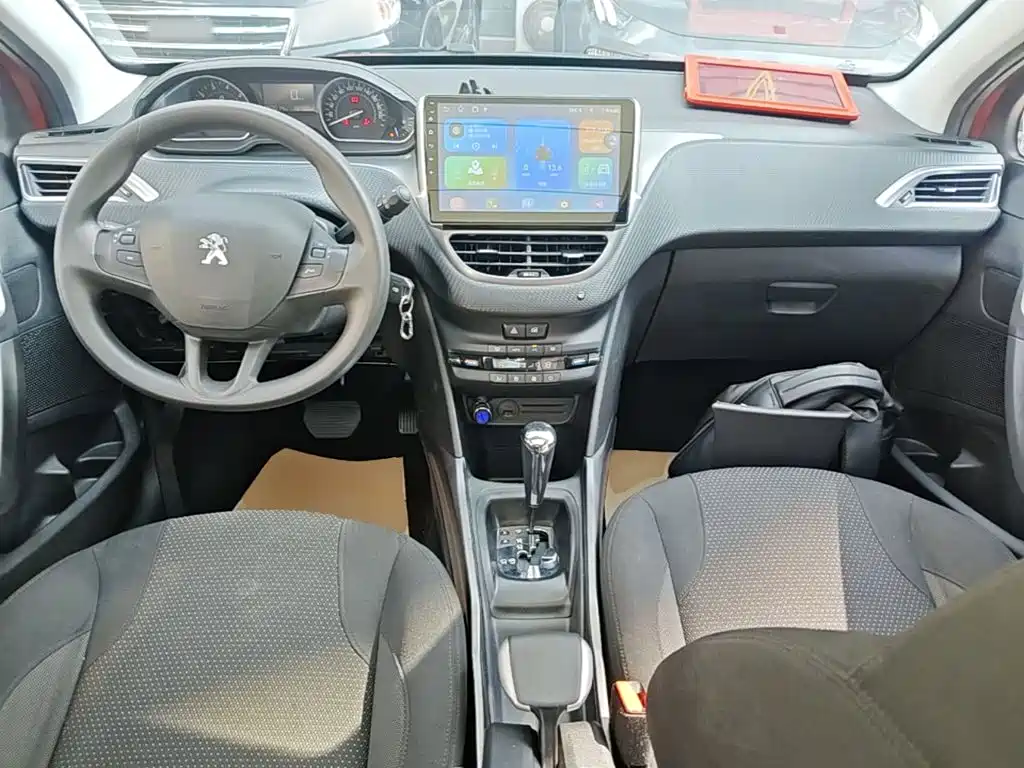 Peugeot 2008 2018 — фото 10