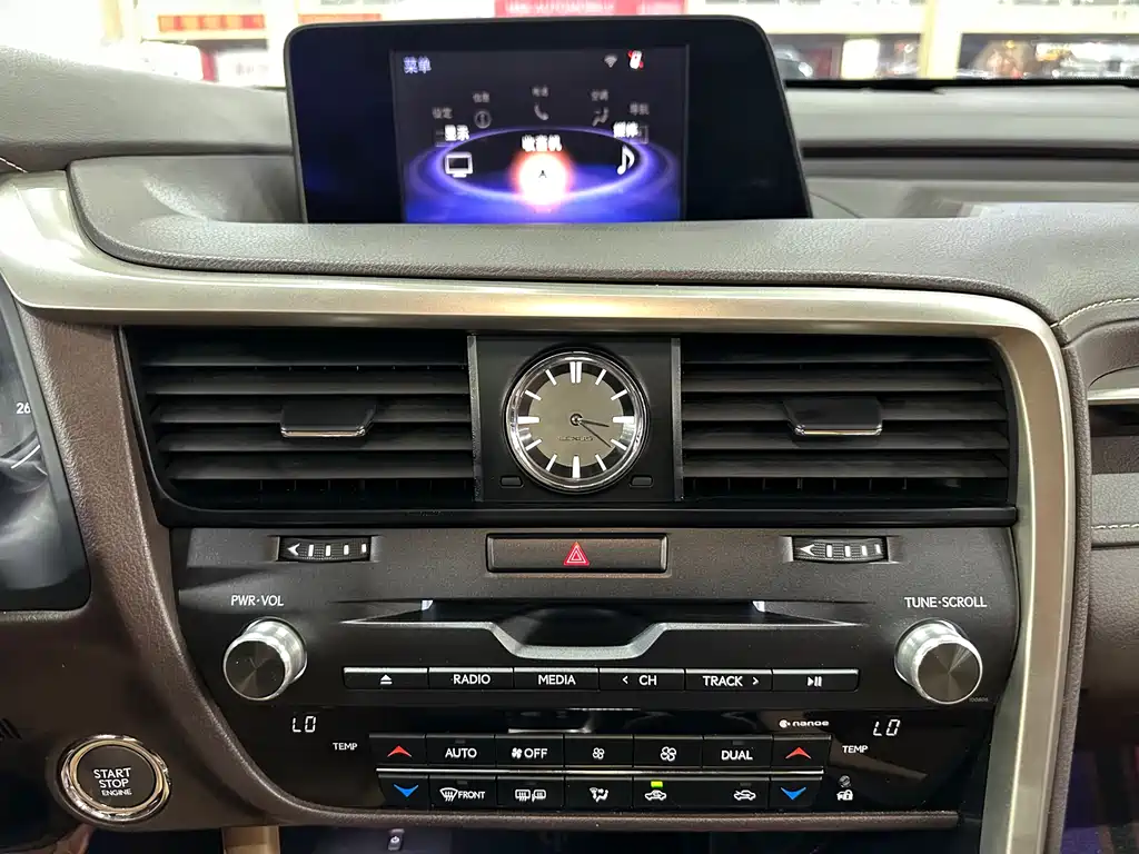 Lexus RX 2018 — фото 11