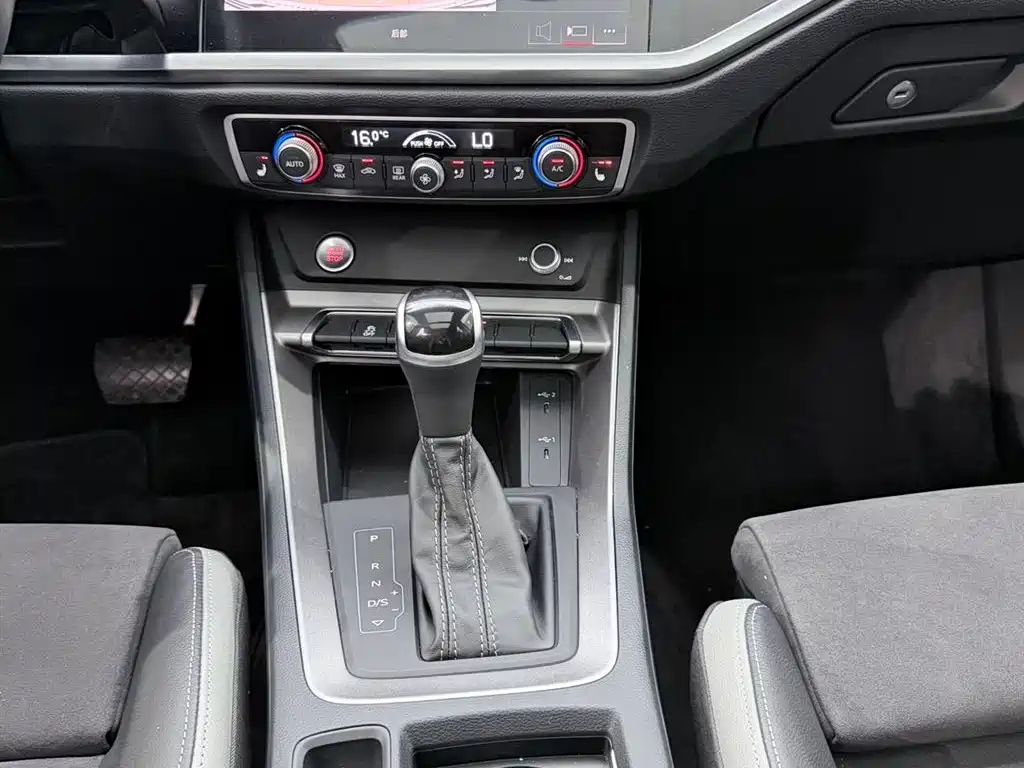 Audi Q3 2023 — фото 13