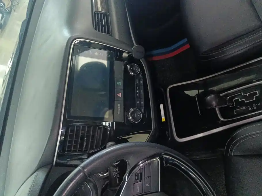 Mitsubishi Outlander 2020 — фото 13