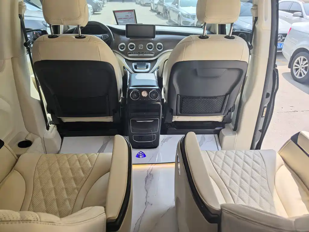 Mercedes-Benz Vito 2023 — фото 12
