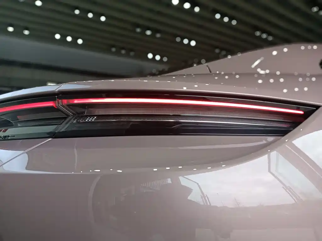 Porsche Taycan 2024 — фото 18