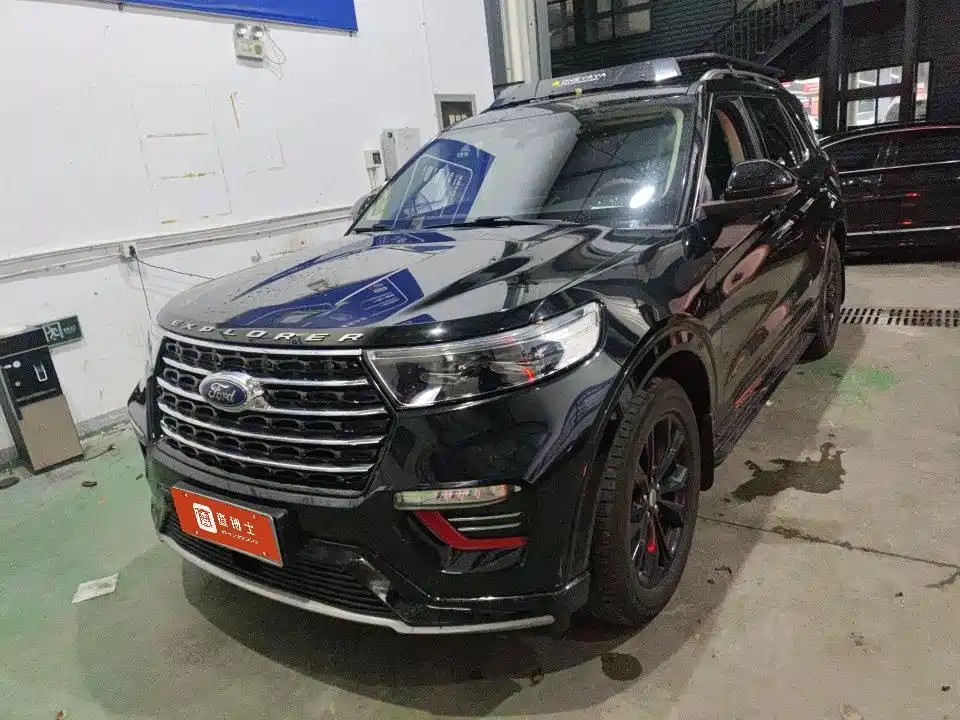 Ford Explorer 2021 — фото 1