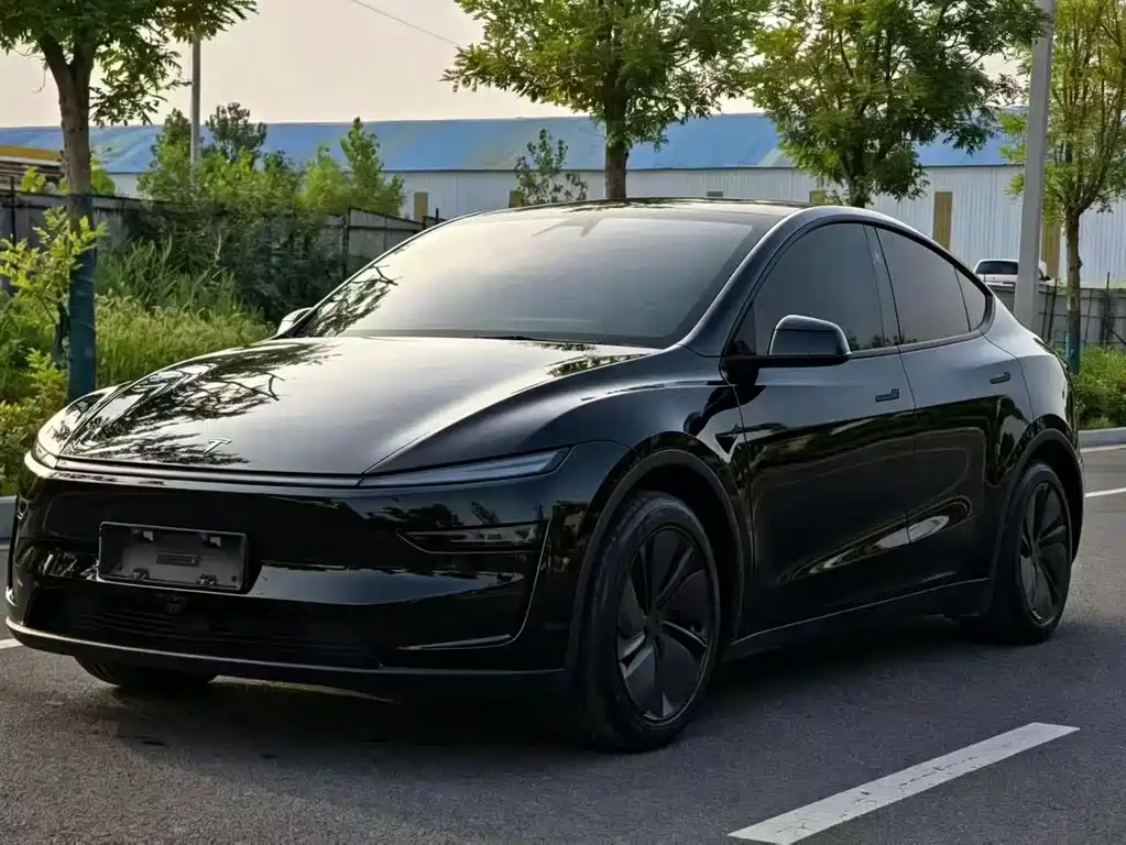 Tesla Model Y 2026 — фото 1