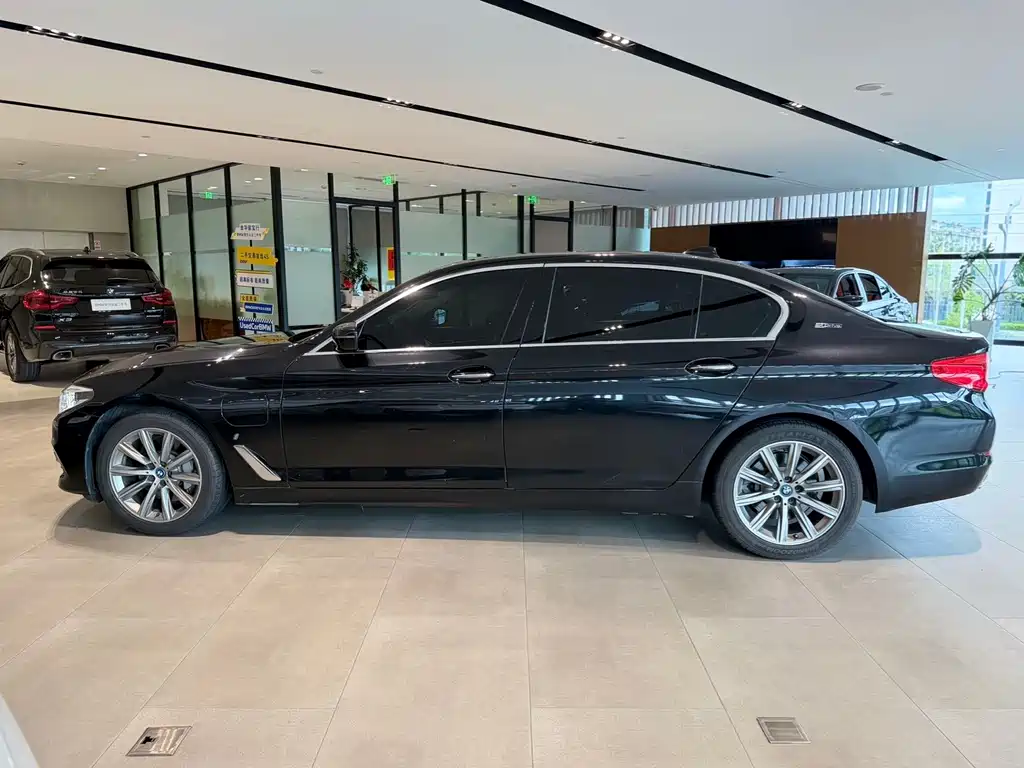 BMW 5 Series New Energy 2018 — фото 4